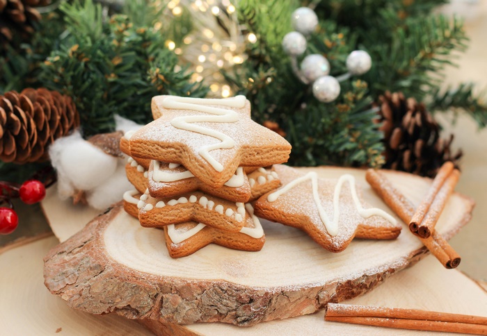 Christmas star cookies with pine cones and cinnamon