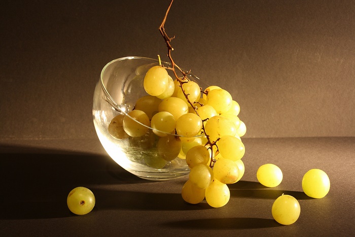Grapes in a glass bowl