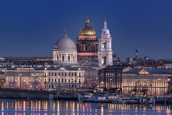 Saint Isaacs Cathedral and city skyline at dusk