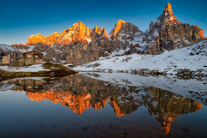 Mountain Reflection with Cabin in Italy 4K