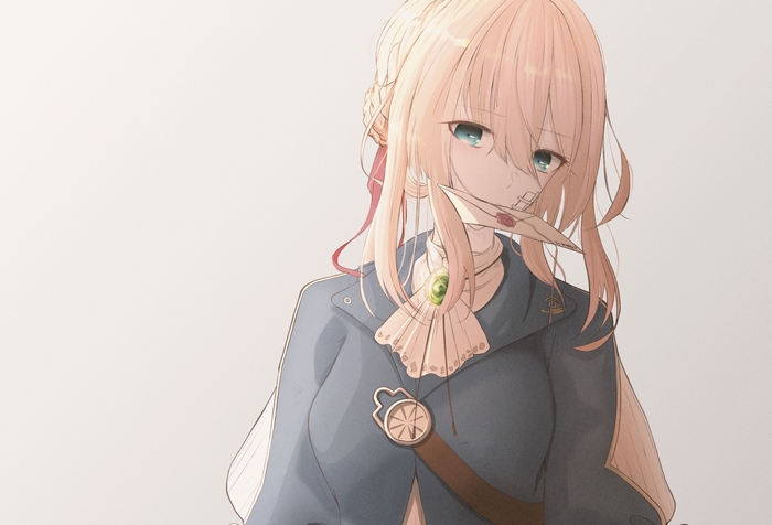 Violet Evergarden holding a letter