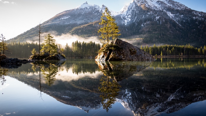 Mountain Lake Reflection 4K