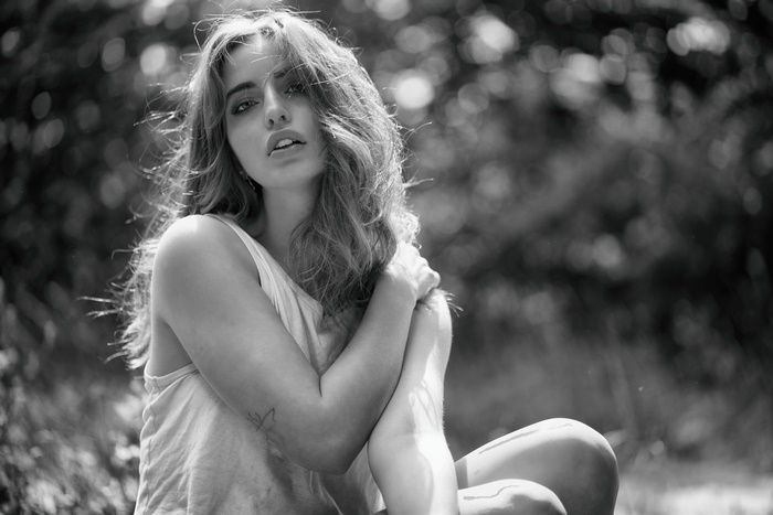 Woman with depth of field in black and white
