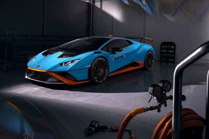 Blue Lamborghini Huracán STO 4K