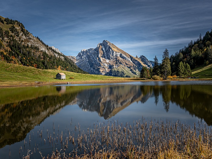 Mountain lake reflection in Switzerland 4K