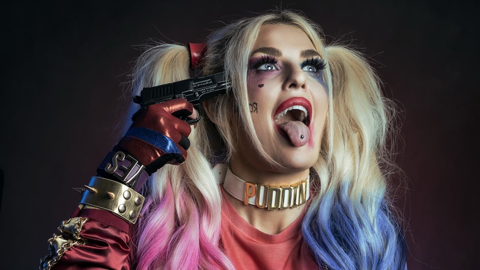 Harley Quinn Cosplayer with Pistol 4K