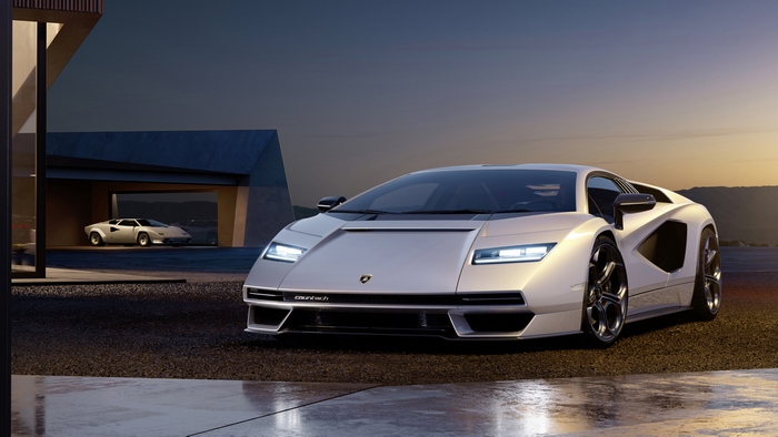 Lamborghini Countach LPI 800-4 in modern setting
