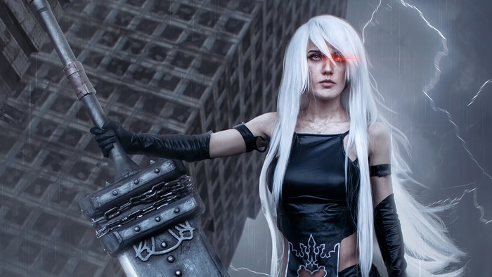 Cosplayer as A2 from Nier: Automata with a large sword