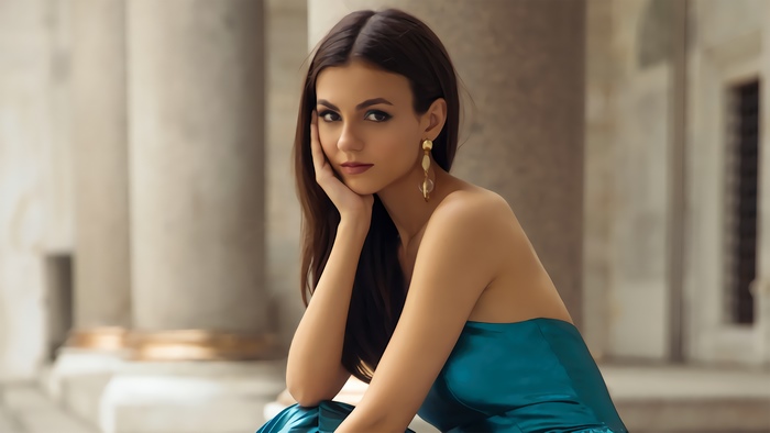 Victoria Justice in a teal dress