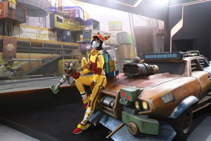 Farlight 84 Character in Futuristic Urban Setting