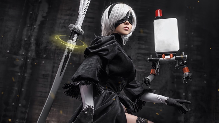 2B from Nier Automata cosplay with Pod 042