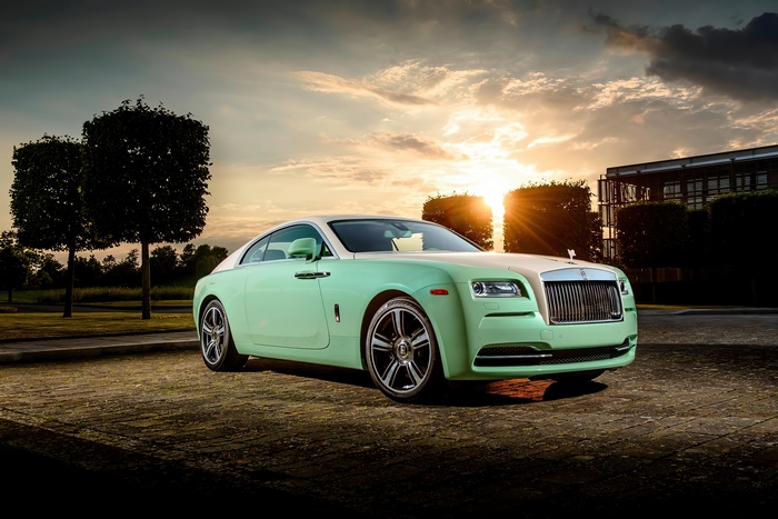 Rolls-Royce Wraith coupe in mint green and cream