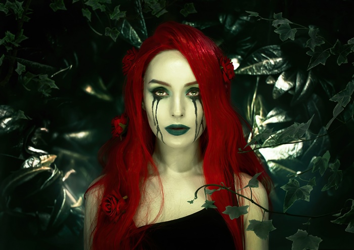 Poison Ivy cosplay with red hair and green makeup