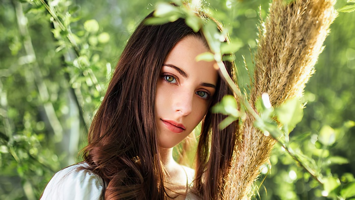 Girl with heterochromia in nature