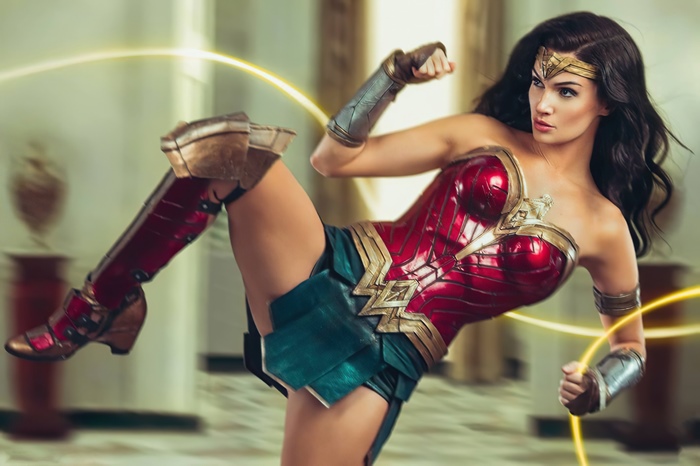 Wonder Woman from Wonder Woman 1984 in action pose 4K