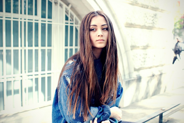 Jasmine Thompson sitting outdoors