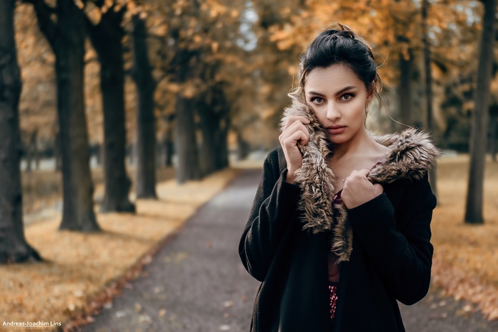 Model in autumn park photography