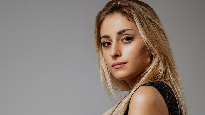 Blonde model in 4K