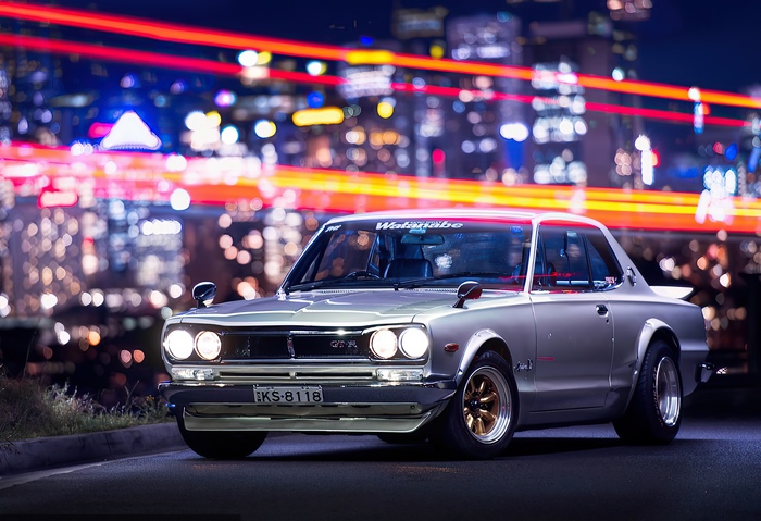 Silver Nissan Skyline GT-R 4K