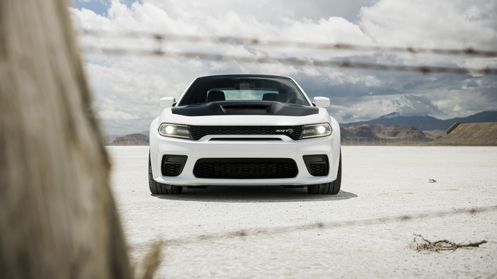 White Dodge Charger SRT Hellcat Widebody 4K