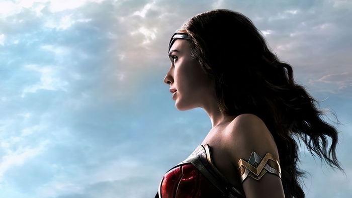 Wonder Woman looking to the sky