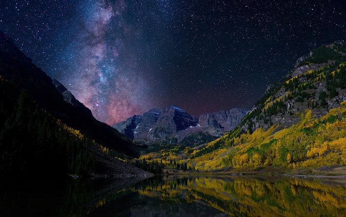 Milky Way over Maroon Bells mountains and lake