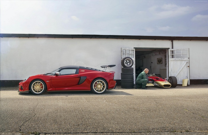 Lotus Exige GT Type 49 with mechanic