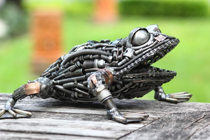 Metal frog sculpture made of screws and chains