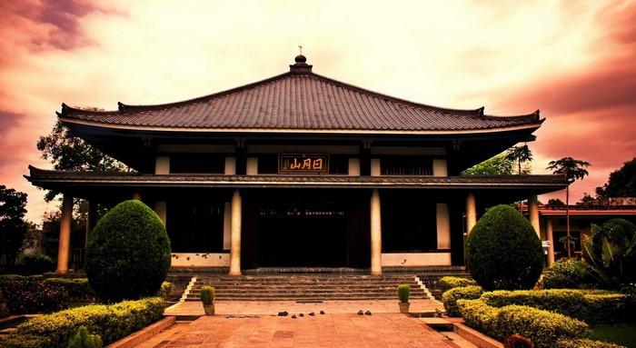 Traditional Chinese Temple with Elaborate Roof