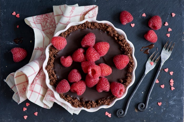 Chocolate tart with raspberries and forks