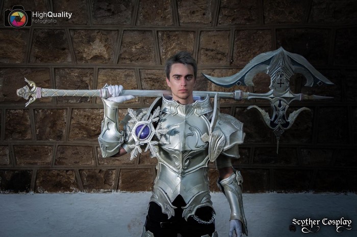 Cosplayer in Aion Online armor with an axe