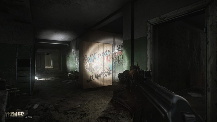 Escape from Tarkov first-person shooter gameplay screenshot