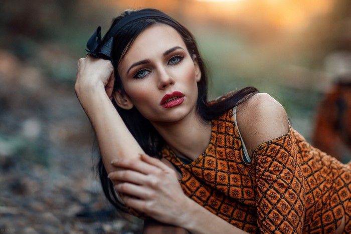Woman with blue eyes and red lipstick, Alessandro Di Cicco