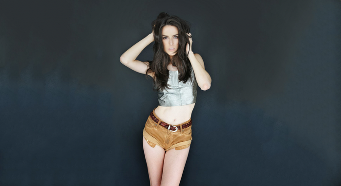 Beatriz Bauer wearing a crop top and short shorts
