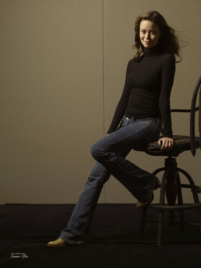 Summer Glau sitting on a chair