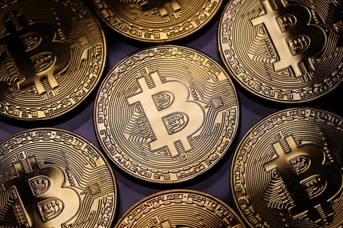 Bitcoin 4K Gold Coins