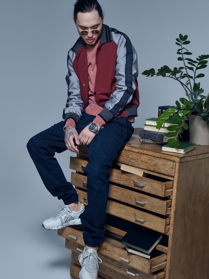 Skriptonite wearing a bomber jacket and jeans