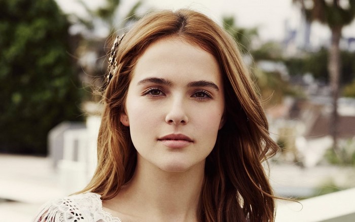 Zoey Deutch Portrait