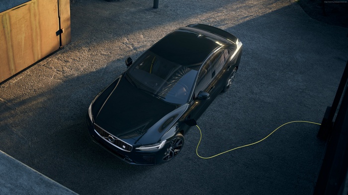 4K Volvo S60 Hybrid charging