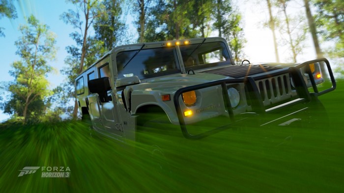 Hummer H1 driving through grass in Forza Horizon 3