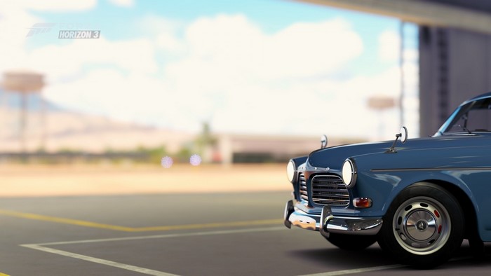 Blue vintage Volvo car in Forza Horizon 3