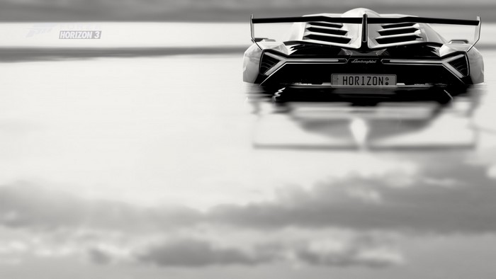 Forza Horizon 3 Lamborghini sports car in water