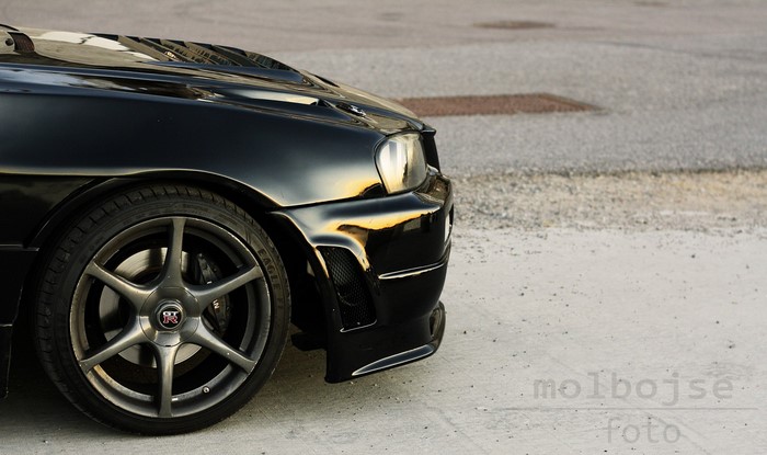 Black Nissan Skyline GT-R R34 Front Wheel