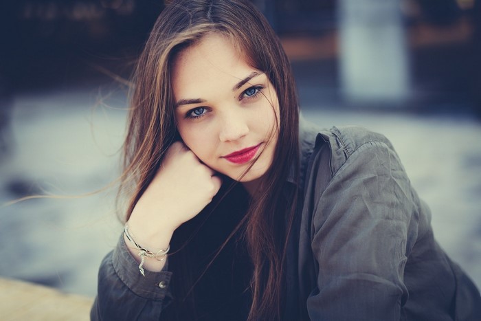 Woman with blue eyes and long brown hair