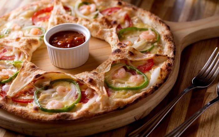Shrimp and Vegetable Pizza with Dipping Sauce