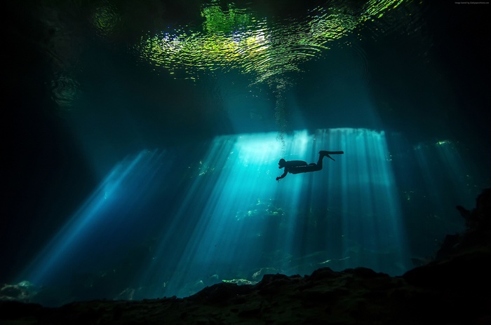 4K Underwater Sunbeams Diver