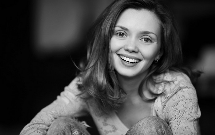 Black and white portrait of a smiling woman