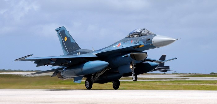 Mitsubishi F-2 fighter jet taking off