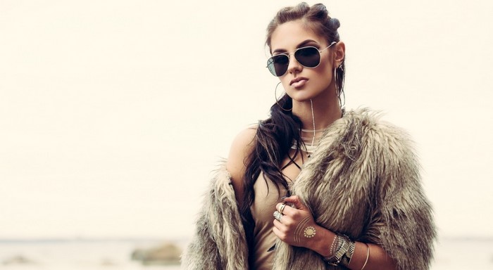 Woman with sunglasses and fur coat