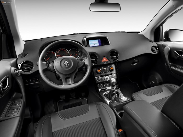 Renault Koleos interior dashboard and seats